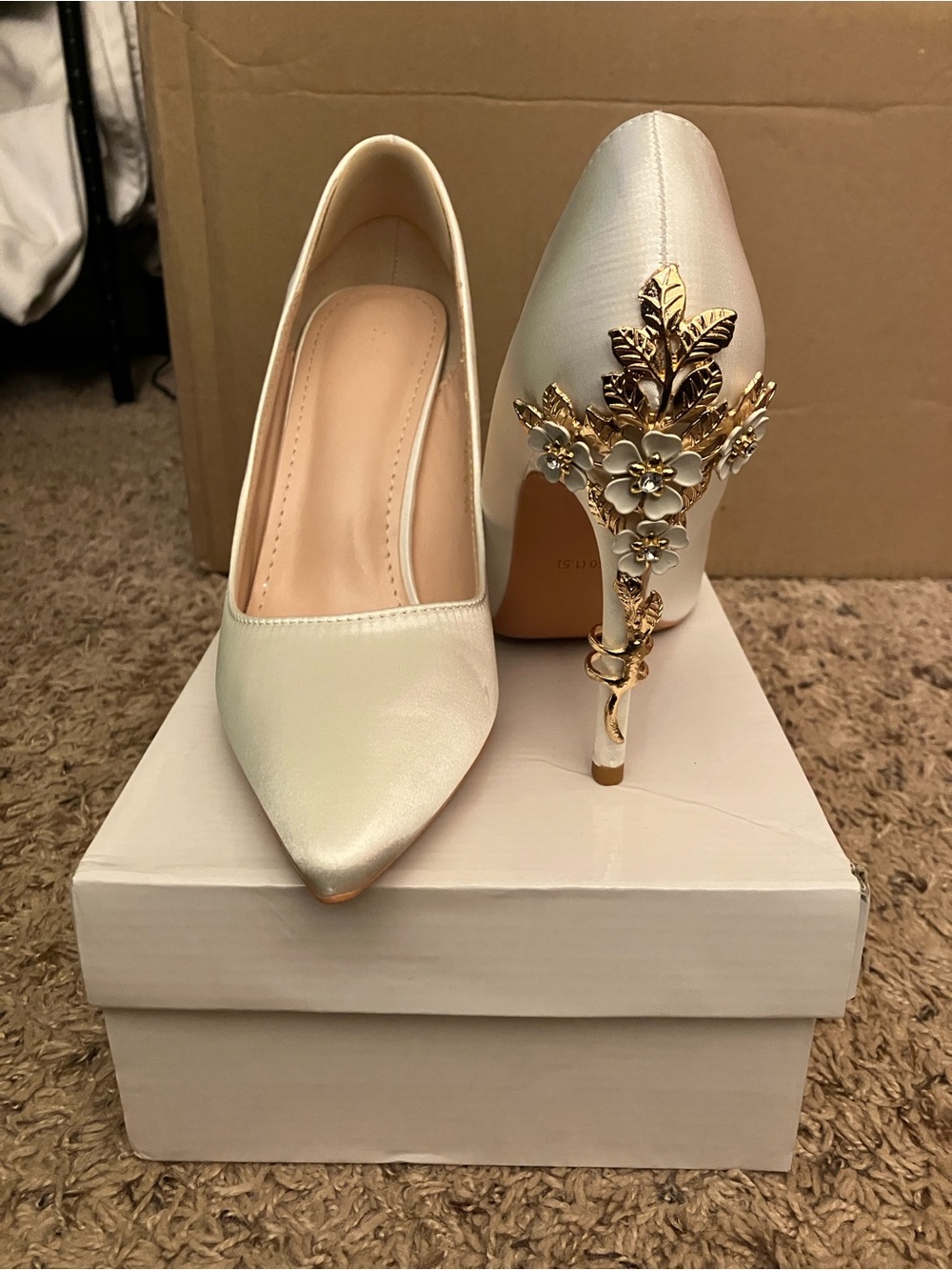 SHEIN Ivory Pointed Toe Heeled Pumps